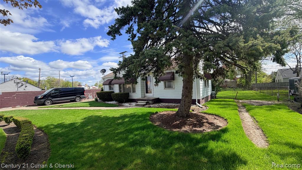 2208 Belton Street, Garden City, MI — Photo 2