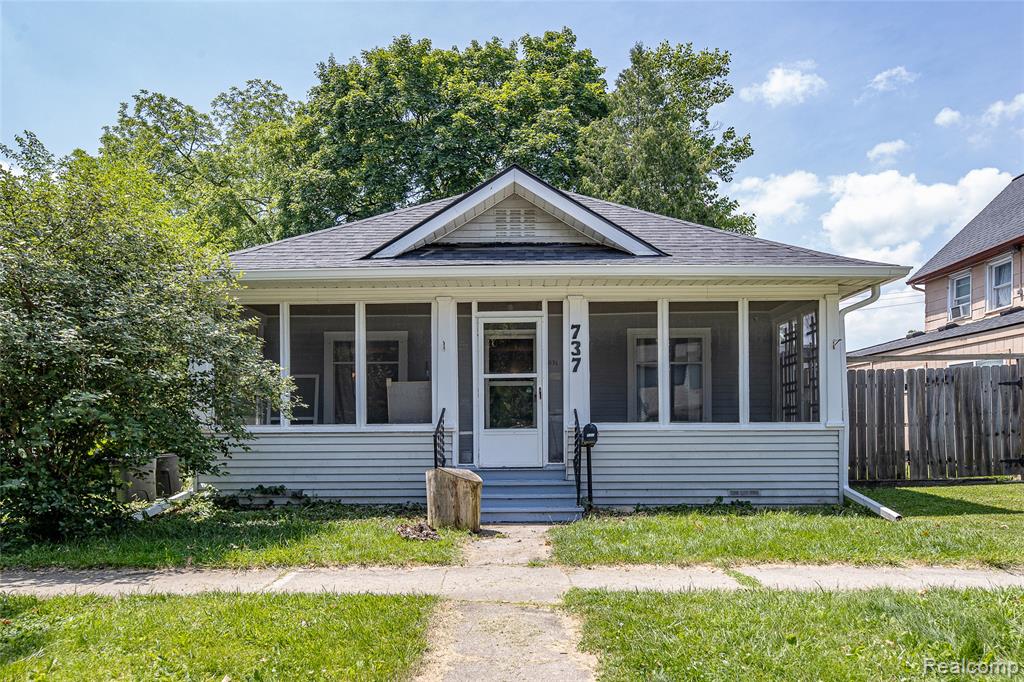 737 N Madison Street, Lapeer, MI 48446 — front exterior