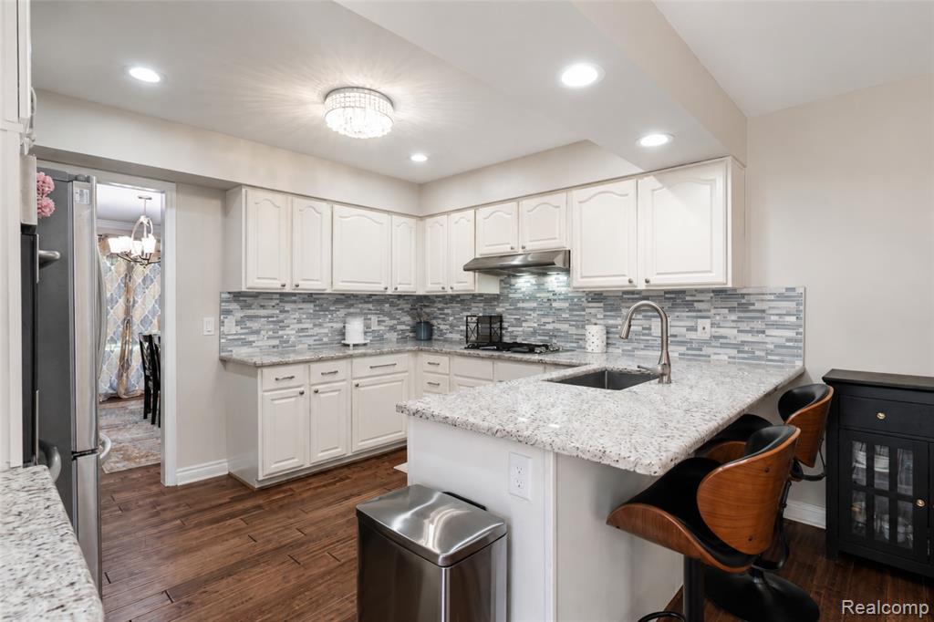 37520 Amber Drive, Farmington Hills, MI 48331 — Photo 21