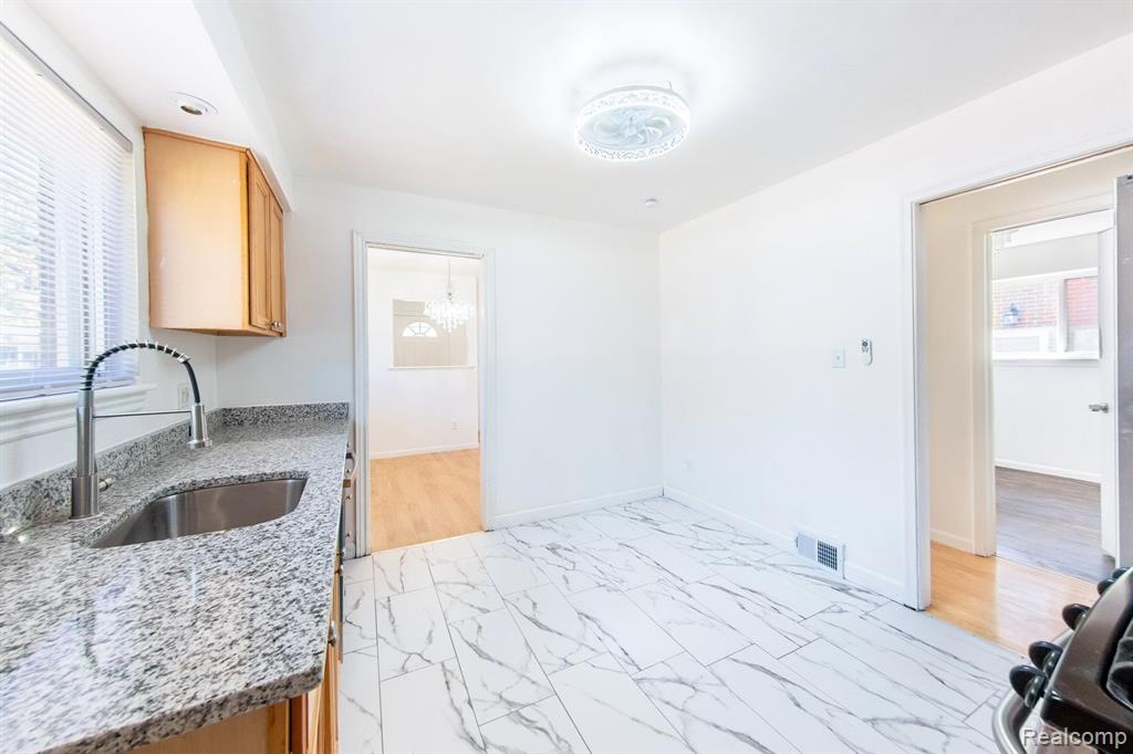 6873 Mayburn Street, Dearborn Heights, MI 48127 — Photo 10
