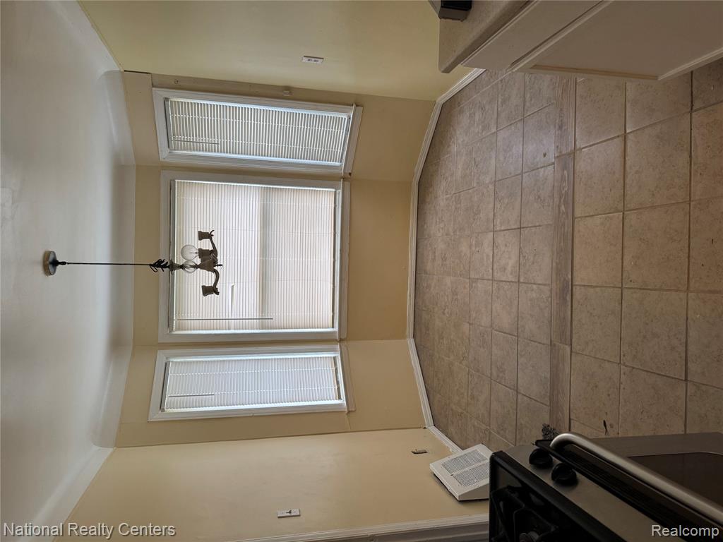 9131 Birwood Street, Detroit, MI 48204 — Photo 11
