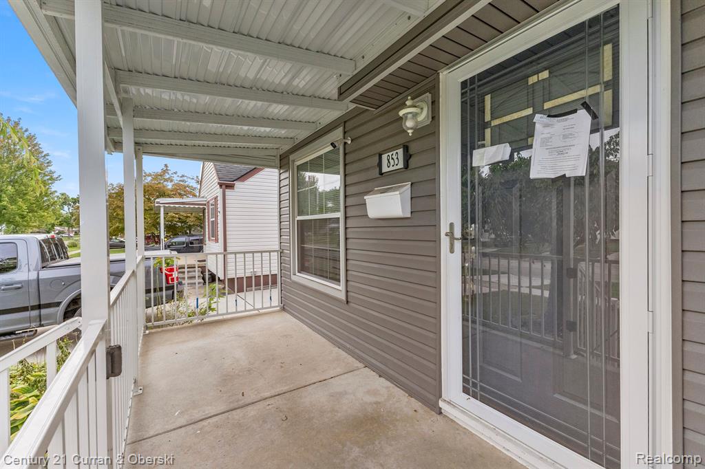 853 CLOVERLAWN Boulevard, Lincoln Park, MI 48146 — Photo 30