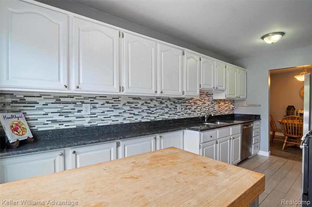 42105 Roscommon Street, Novi, MI 48167 — Photo 8
