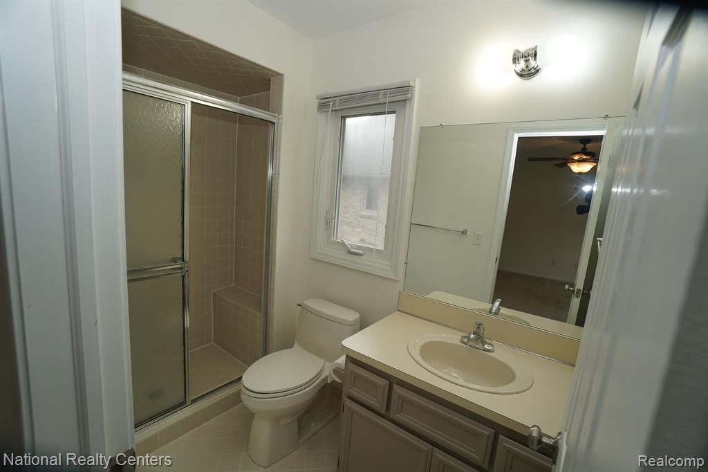 441 SANDALWOOD Drive, Rochester Hills, MI 48307 — Photo 26