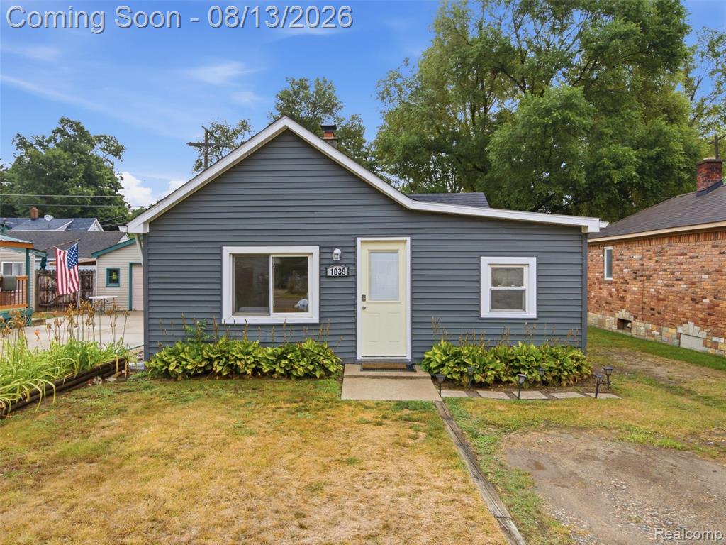 1039 Ennest Boulevard, White Lake, MI