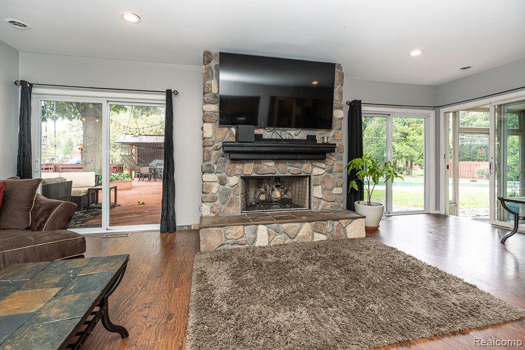 8871 SUNCREST Drive, Sterling Heights, MI 48314 — Photo 13