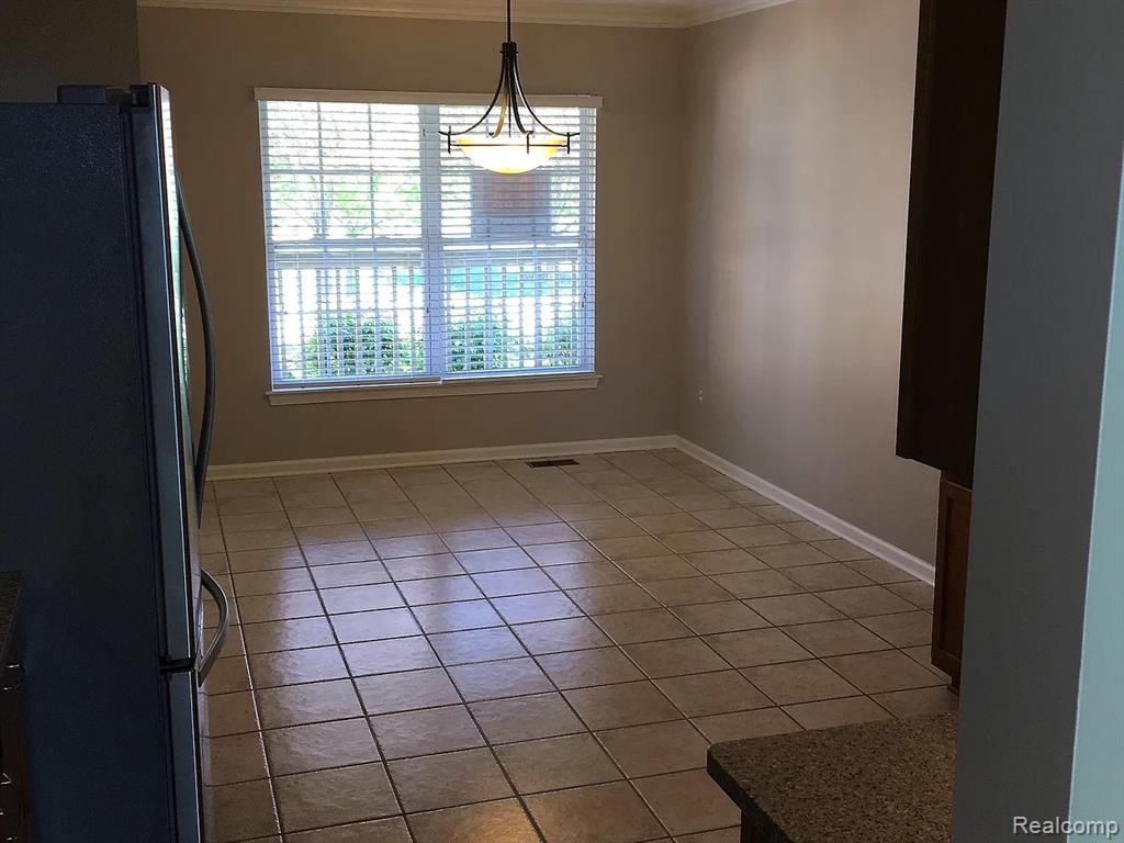 5894 Augusta Lane, Grand Blanc, MI 48439 — Photo 9