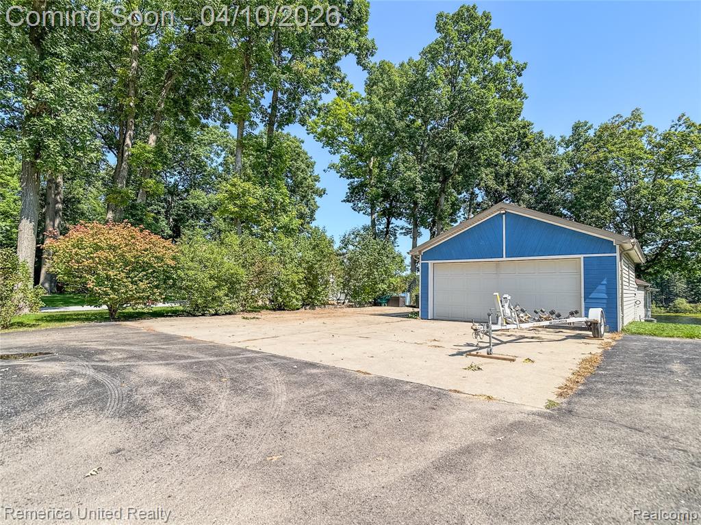 16431 Oak Hill Drive, Fenton, MI 48430 — Photo 4