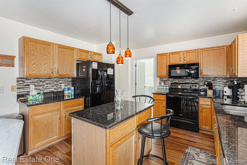 7806 PAINT CREEK Drive, Ypsilanti, MI 48197 — Photo 11
