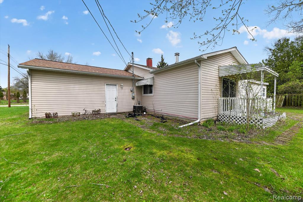 5300 Arnold Drive, Burton, MI 48509 — Photo 35