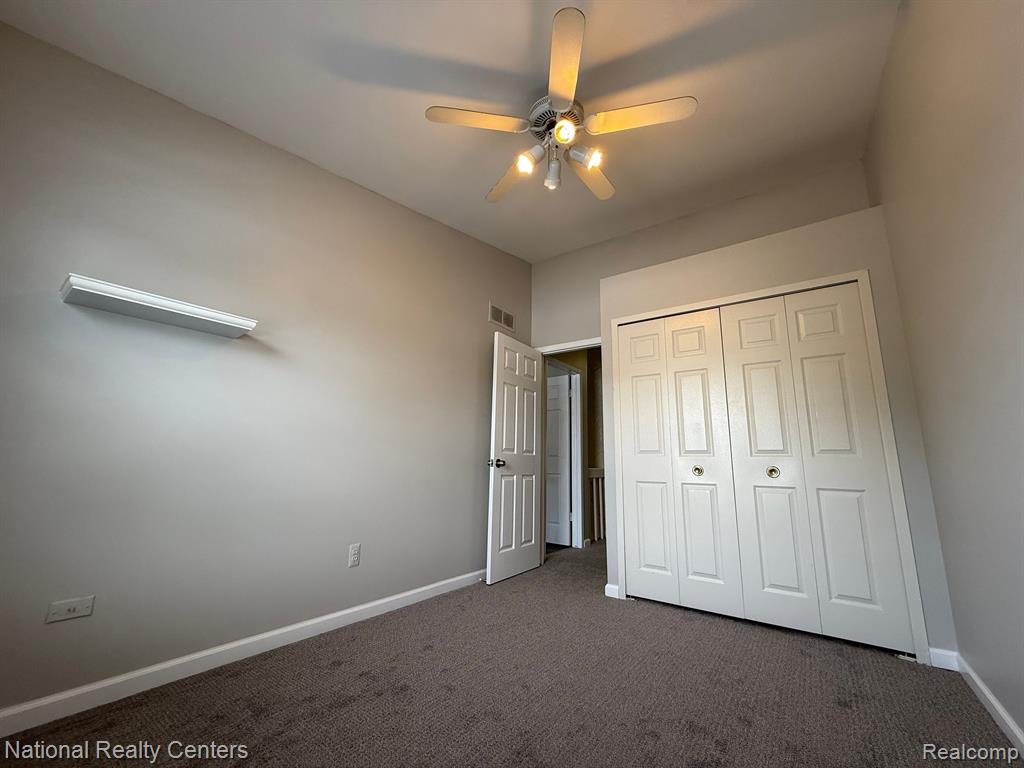 38959 COUNTRY Circle, Farmington Hills, MI 48331 — Photo 21