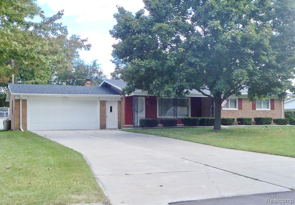 4425 Old Colony Drive, Flint, MI 48507 — front exterior