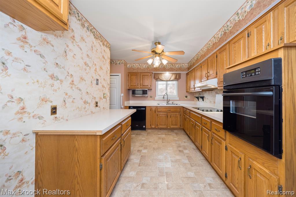 4025 Auburn Drive, Royal Oak, MI 48073 — Photo 9