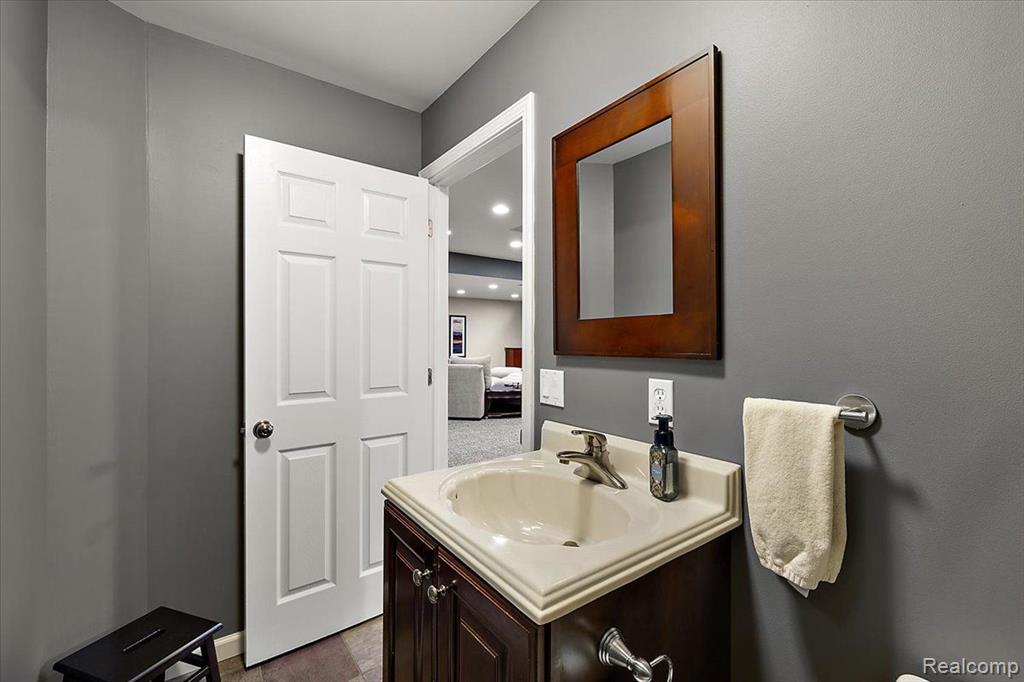 8449 S SHORE Drive, Clarkston, MI 48348 — Photo 49