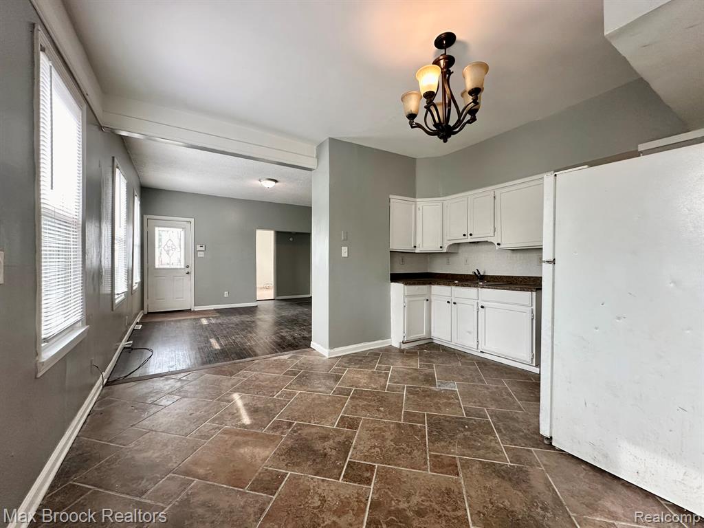 7584 Jackson Avenue, Warren, MI 48091 — Photo 8