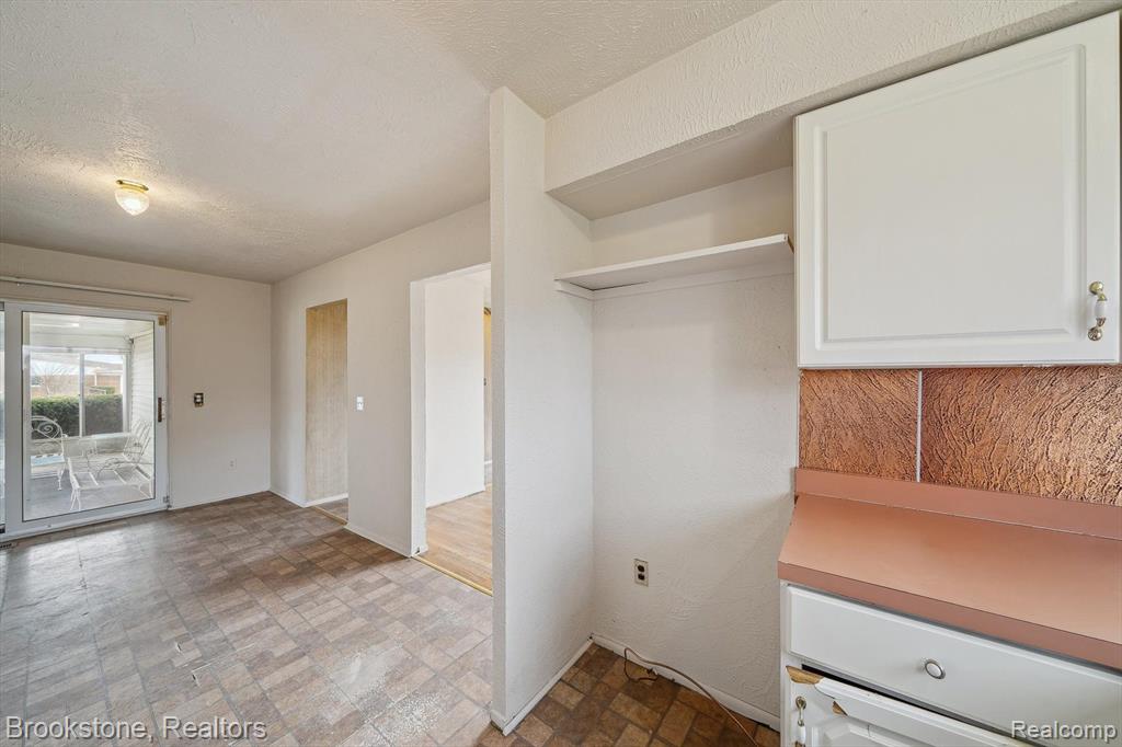400 JOSLYN Avenue, Pontiac, MI 48342 — Photo 12