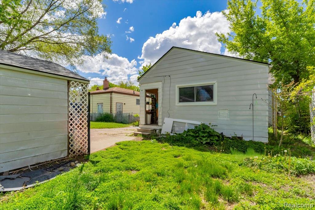 8675 Paige Avenue, Warren, MI 48089 — Photo 19