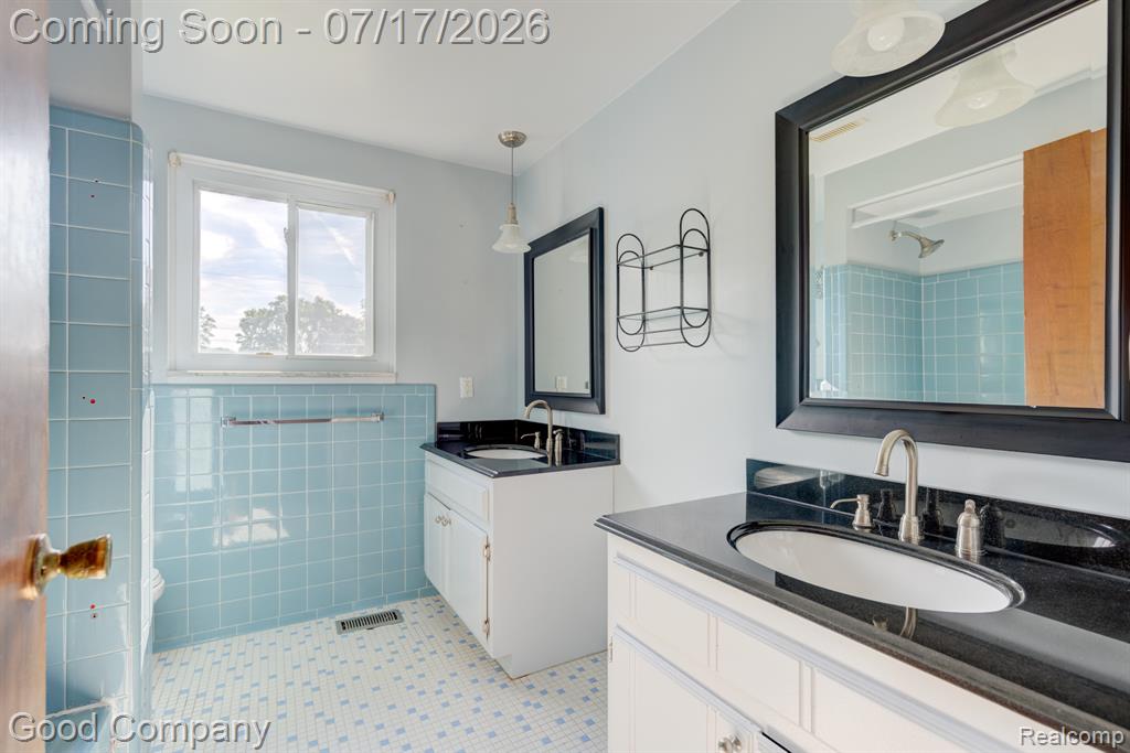 53625 Shelby Road, Utica, MI 48316 — Photo 34