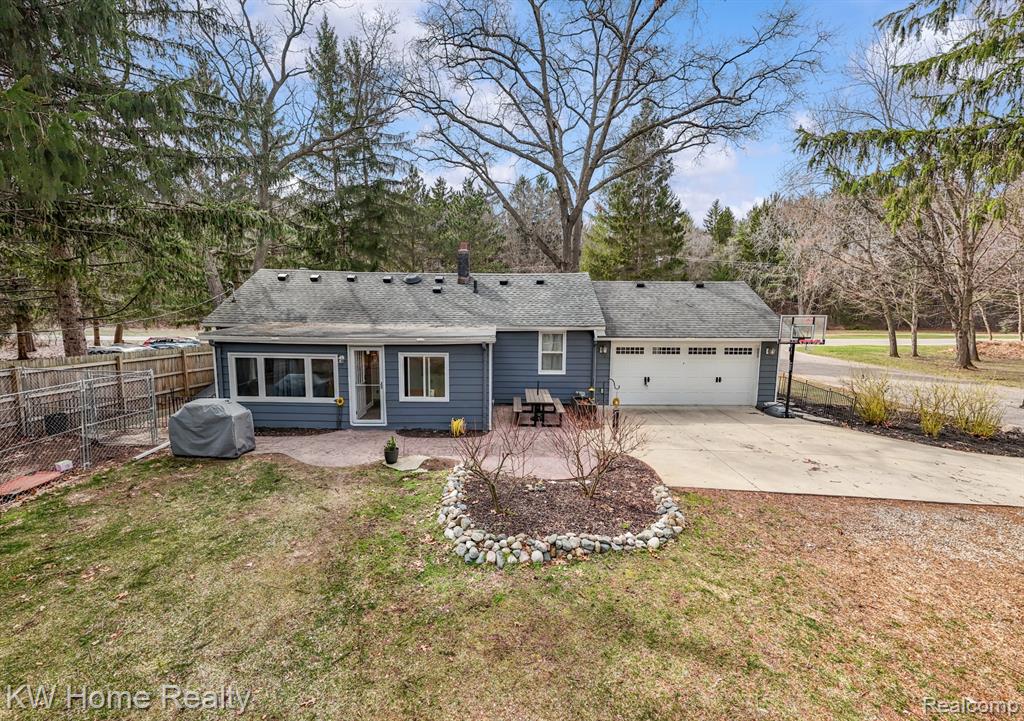 4215 Newton Road, Commerce Twp, MI 48390 — Photo 22