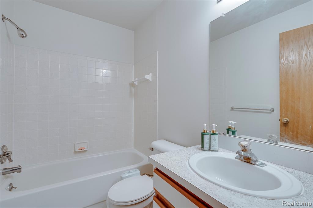 42764 Lilley Pointe Drive, 165, Canton, MI 48187 — Photo 22