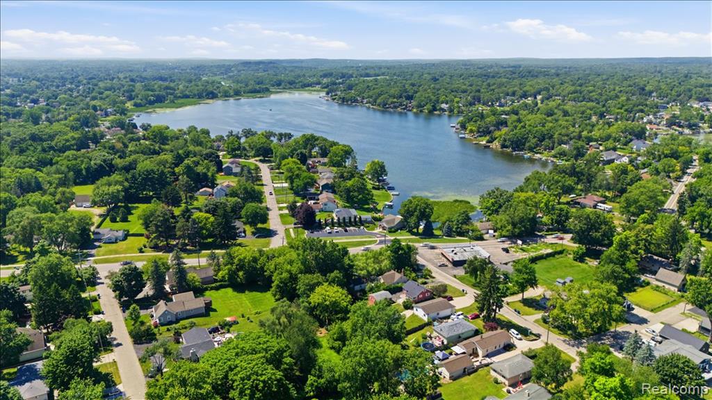 4035 Island Park Drive, Waterford, MI 48329 — Photo 37