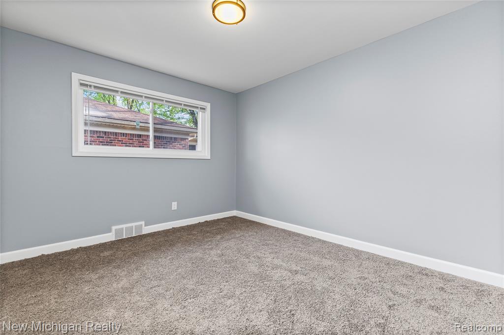 21901 Harding Street, Oak Park, MI 48237 — Photo 25