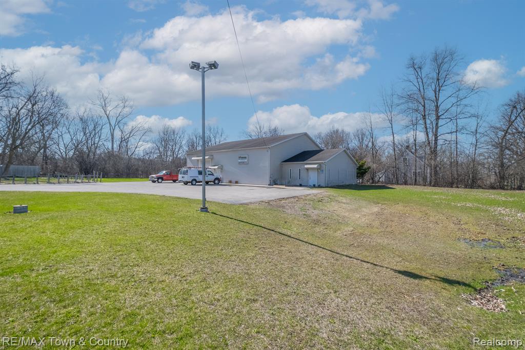 2170 LAVELLE Road, Flint, MI 48504 — Photo 3