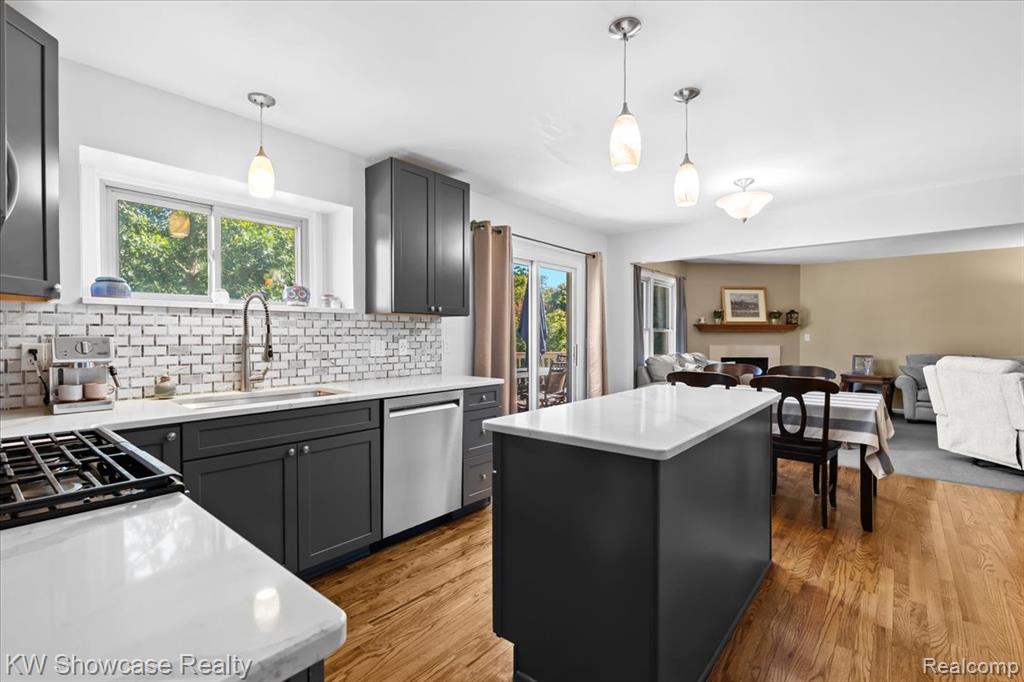 44847 Larkspur, Novi, MI 48377 — Photo 11