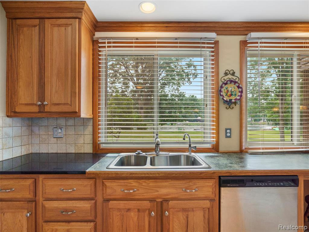 628 Riverside Drive, Linden, MI 48451 — Photo 10