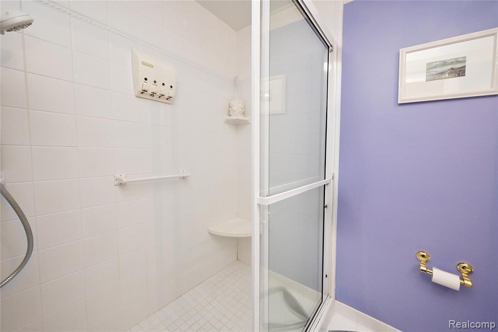 5084 Buckingham, Troy, MI 48098 — Photo 17