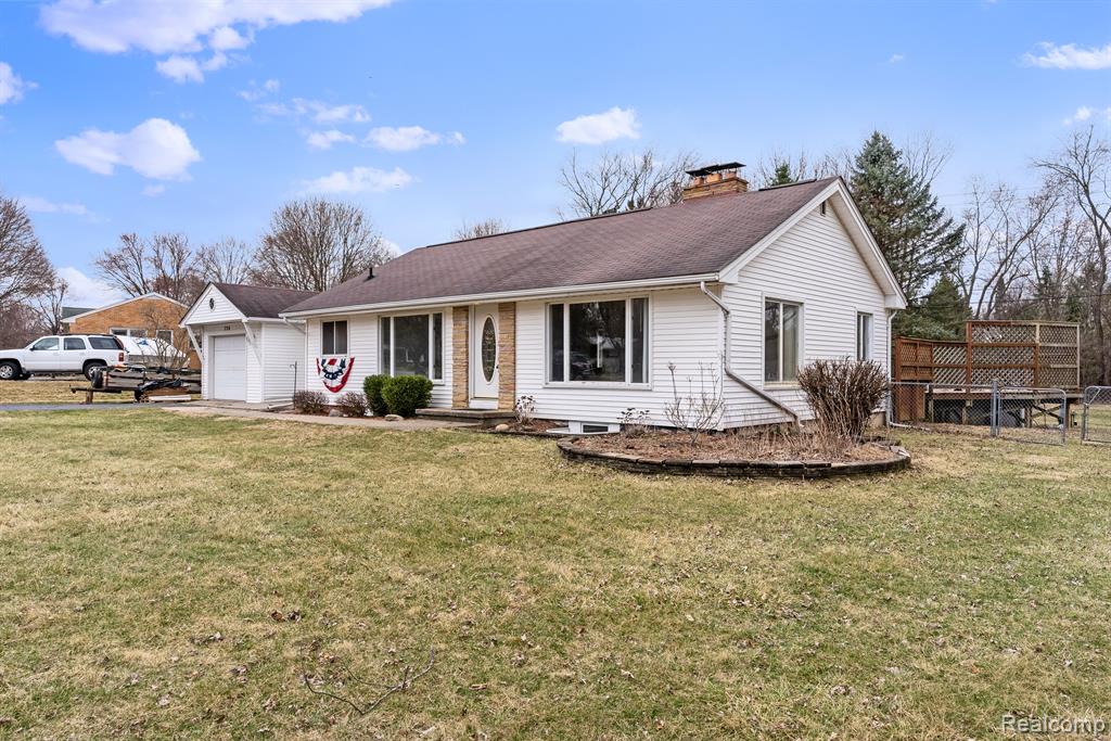 724 NICHOLS Road, Auburn Hills, MI 48326 — Photo 6