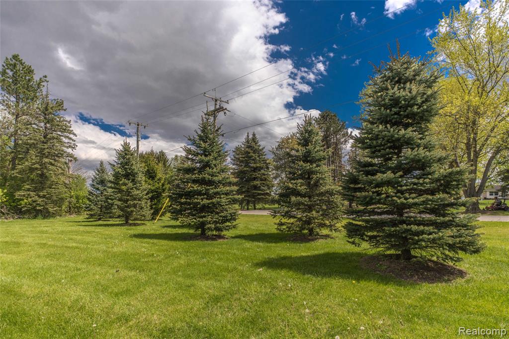 7893 Lantern Drive, Almont, MI 48003 — Photo 17