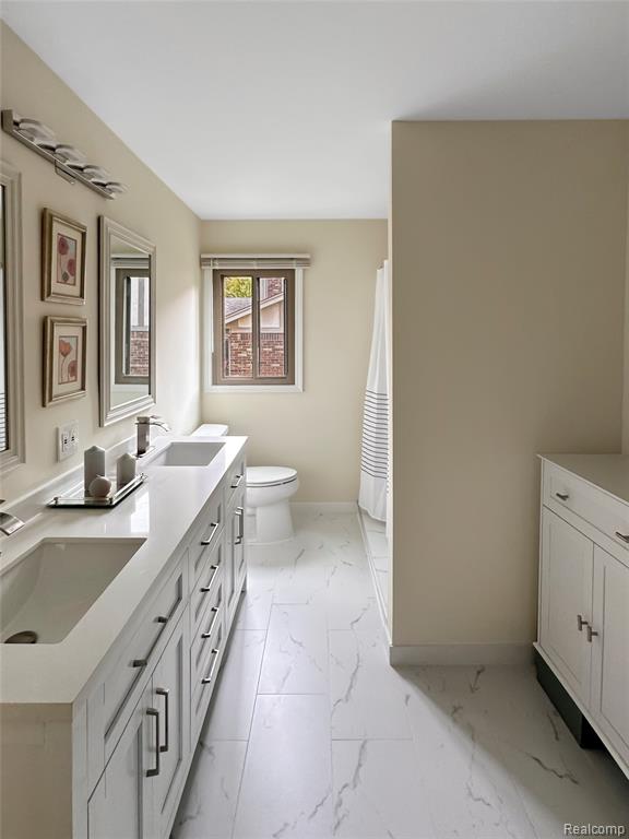 457 LAKE FOREST Road, Rochester Hills, MI 48309 — Photo 13