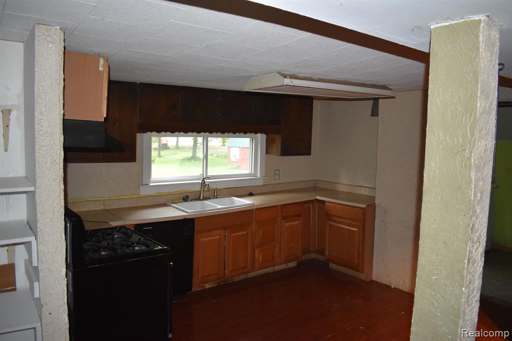 402 N SHIAWASSEE Street, Bancroft, MI 48414 — Photo 4