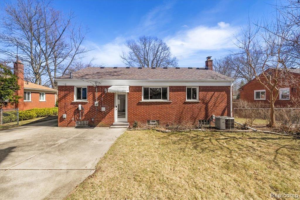 9435 GILLMAN Street, Livonia, MI 48150 — Photo 31
