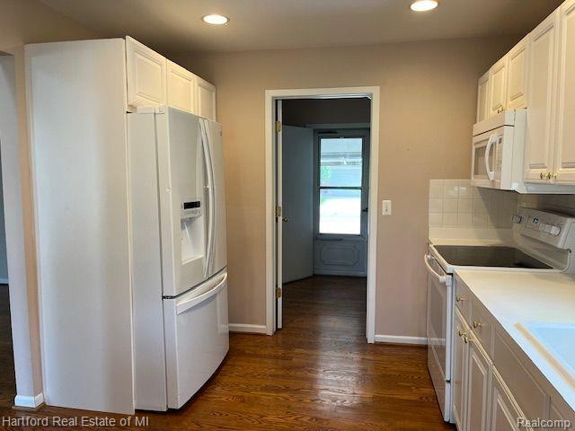 395 WOODVALE Drive, Walled Lake, MI 48390 — Photo 13