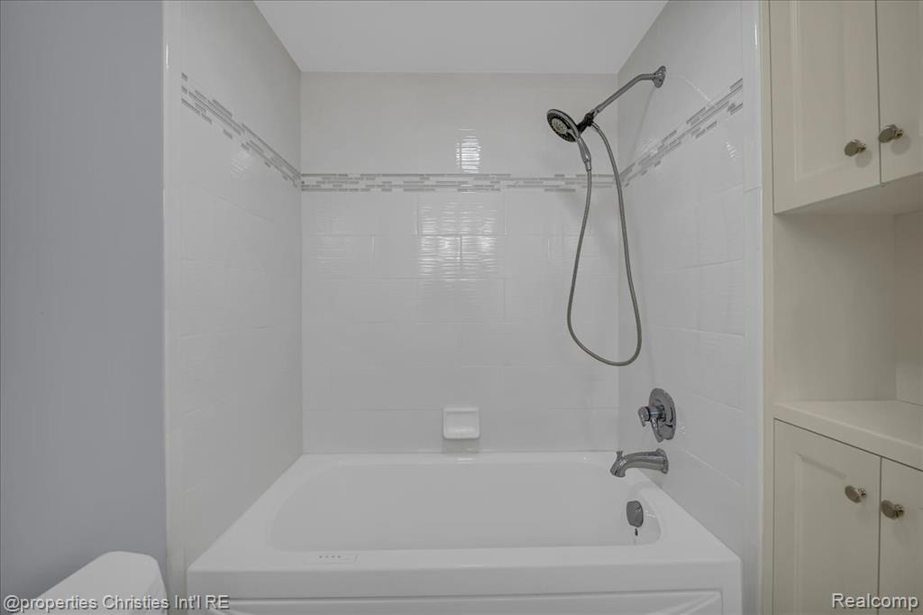 7252 STONEBROOK Road N, West Bloomfield, MI — Photo 18