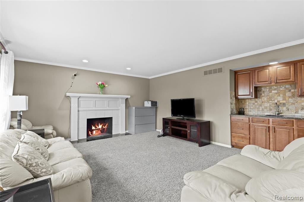 44808 Rivergate Drive, Clinton Twp, MI 48038 — Photo 14