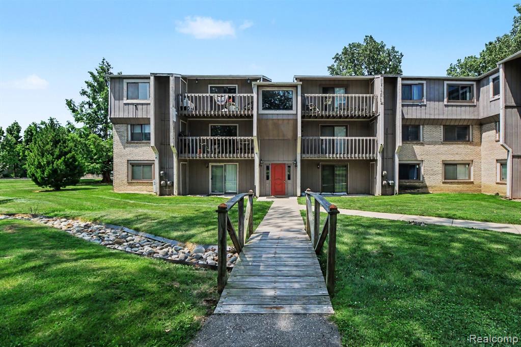 29890 W 12 Mile RD Road E, 907, Farmington Hills, MI 48334