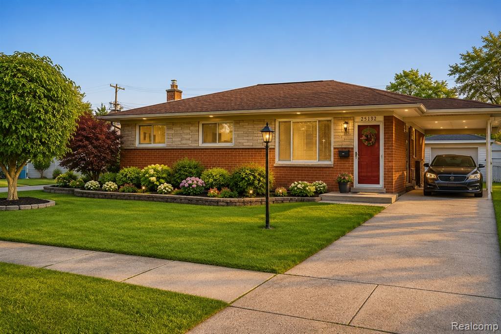 25132 St Clement Drive, Warren, MI 48089