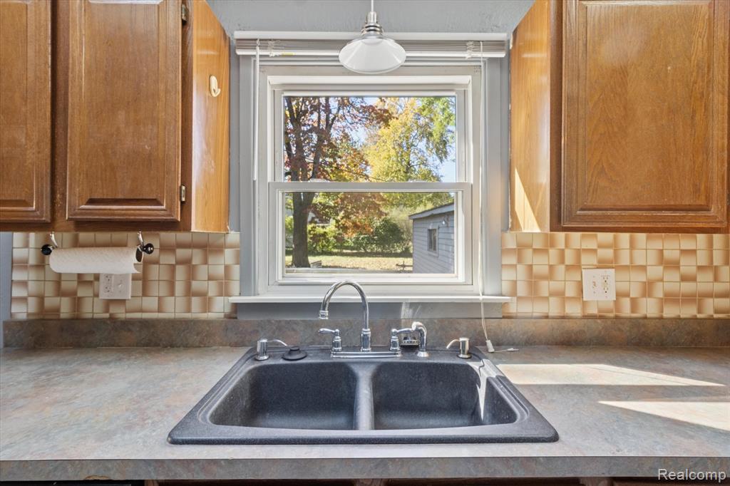 639 N Harvey Street, Westland, MI — Photo 15