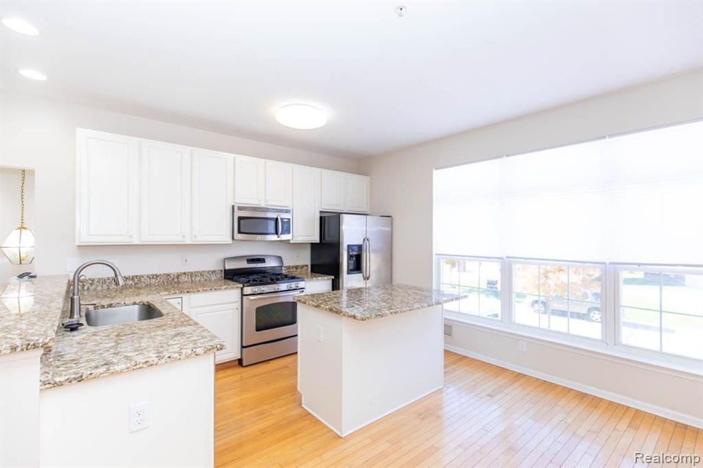 475 CHERRY ORCHARD Road, Canton, MI 48188 — Photo 16