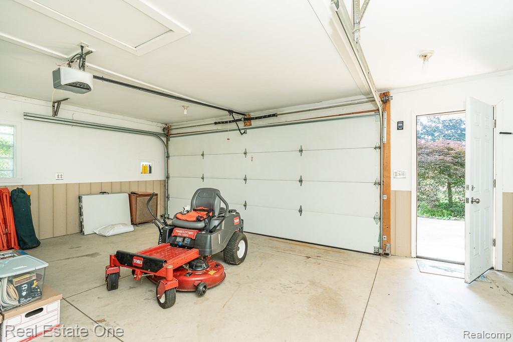 5055 Eastbrook Court, Utica, MI 48316 — Photo 21