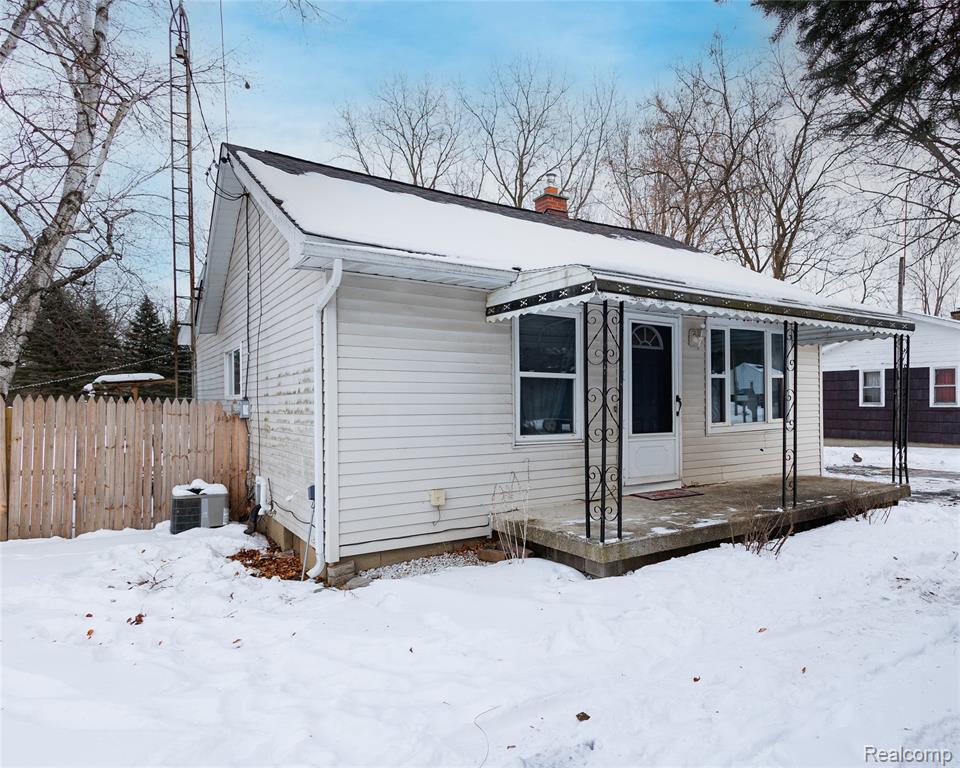 3246 Comer Drive, Flint, MI 48506 — Photo 2