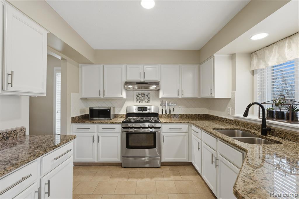 7288 Foxgate Drive, Brighton, MI 48116 — Photo 13