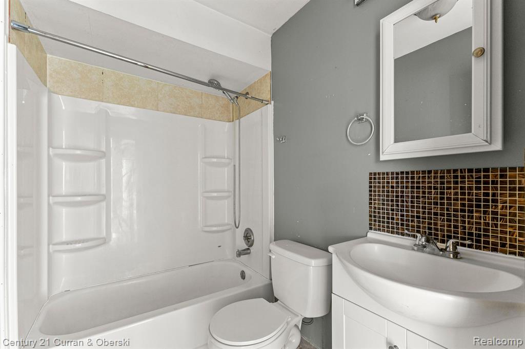 80 E MAHAN Avenue, Hazel Park, MI 48030 — Photo 22
