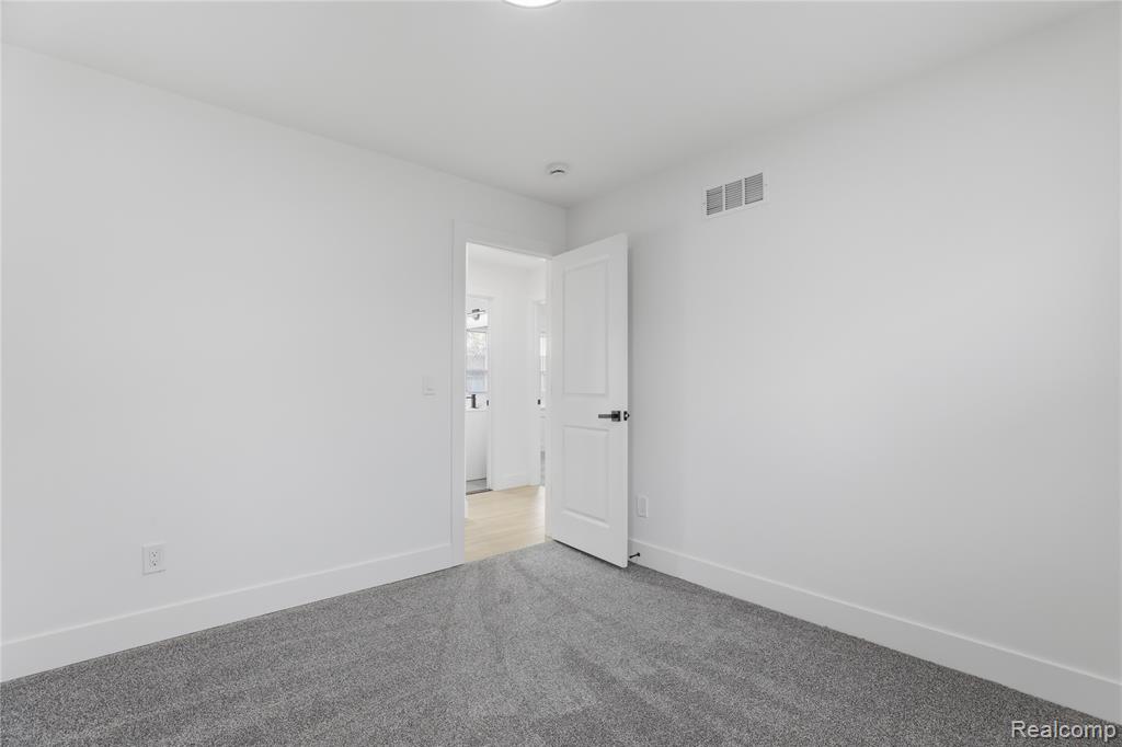 23509 Parklawn Street, Oak Park, MI 48237 — Photo 21