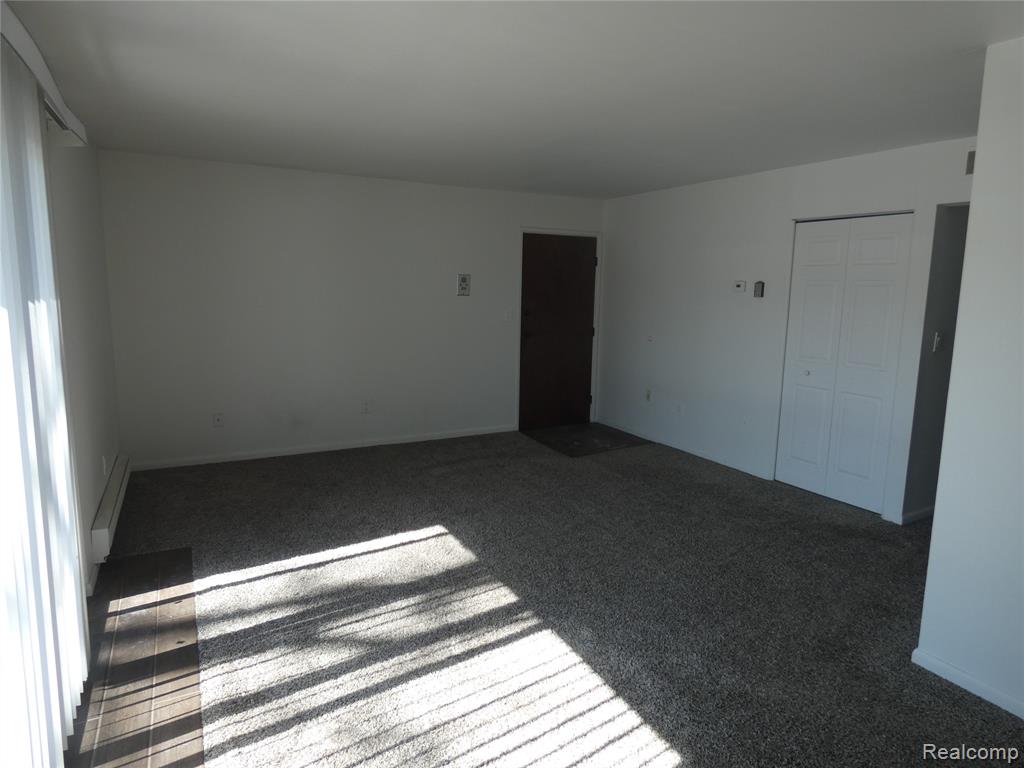 1862 Colonial Village Way, 3, Waterford, MI 48328 — Photo 4