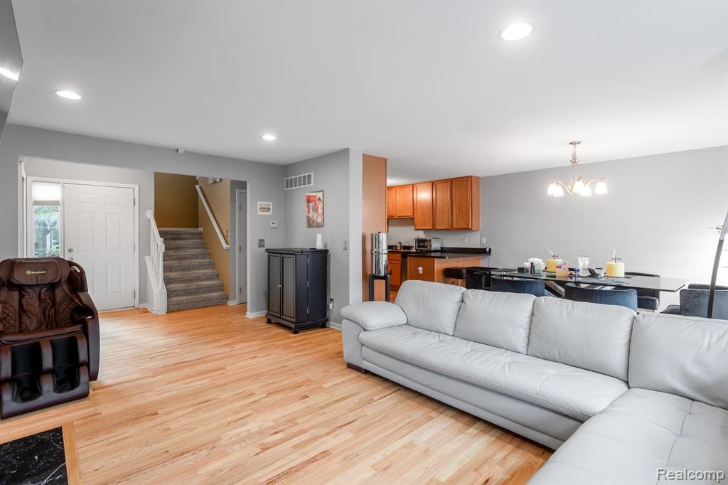 605 James Circle, Royal Oak, MI 48067 — Photo 5