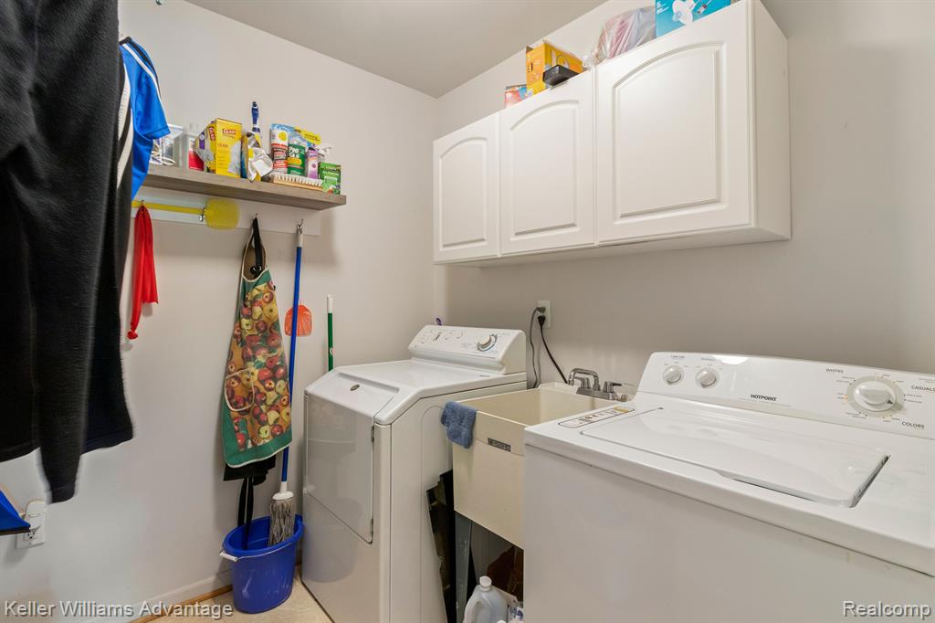 8079 THORNHILL Drive, Ypsilanti, MI 48197 — Photo 32